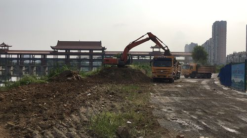 8月7日黄坡路下水寨片区排水箱涵改造工程施工现场
